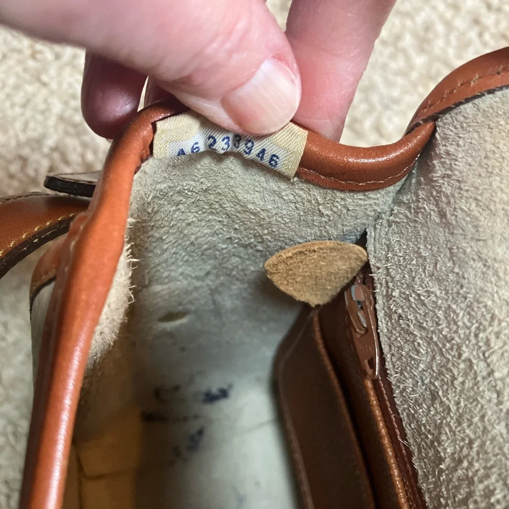 Dooney & Bourke Ivory Leather Crossbody Vintage Bag - Picture 14 of 14